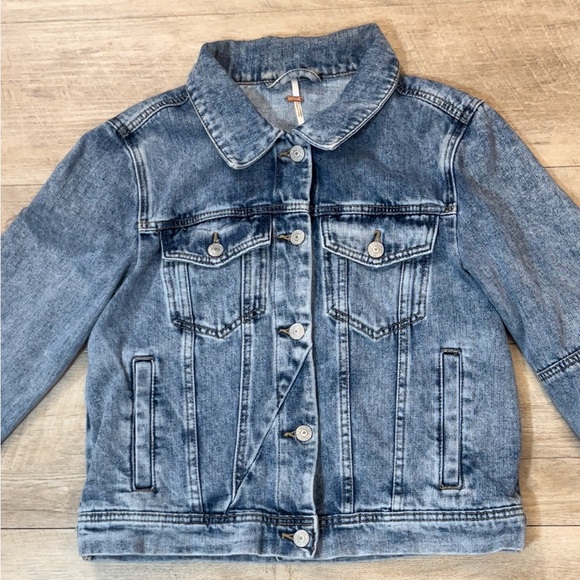 Free People Women’s Rumors Denim Jacket Size Medium - Picture 3 of 7